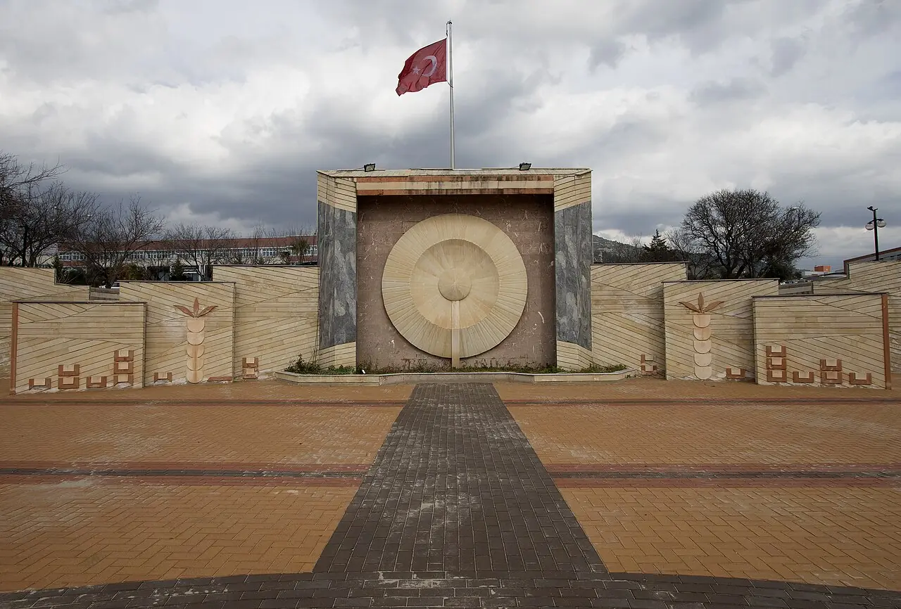 Efeler Gezi Rehberi
